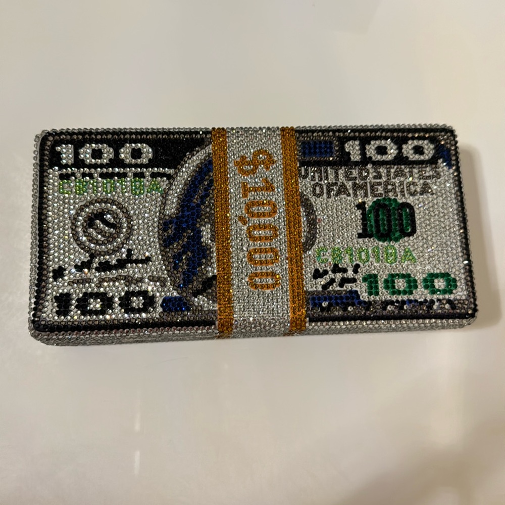 Purse square with the motive of a stack of money
